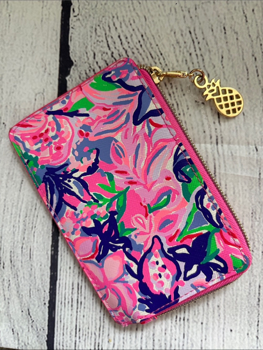 Lilly Pulitzer Floral Zip Card Case w Pineapple 🍍 Charm -vibrant print - Picture 4 of 10